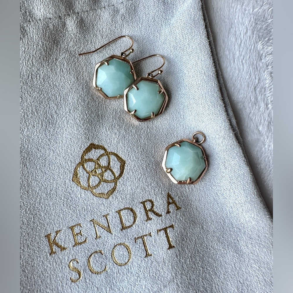Kendra Scott Cynthia earrings & pendant set in Chalcedony